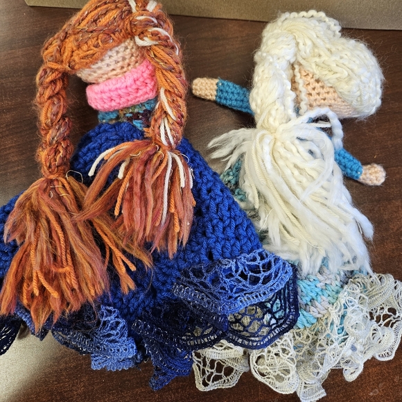 New Elsa and Anna Yarn Dolls From Disney's Frozen - Picture 1 of 4